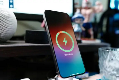 荔城苹果15换屏服务分享用什么充电器给iPhone15充电更好 
